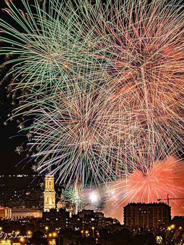 PIROTECNIA ZARAGOZANA FIRMA EN GIJON LA NOCHE DE LOS FUEGOS MAS POTENTE DE SU HISTORIA

